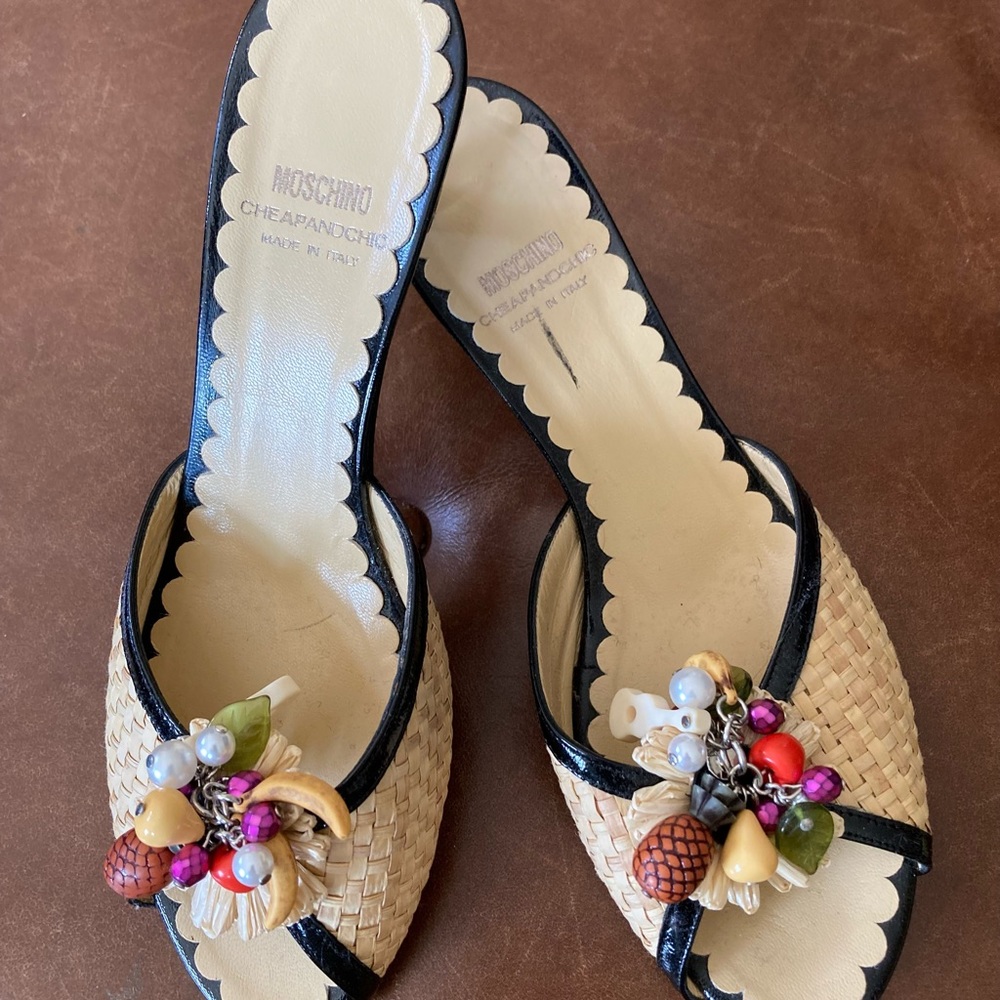 MOSCHINO SZ 38 1/2 Kitten Heel Sandals Made in Italy